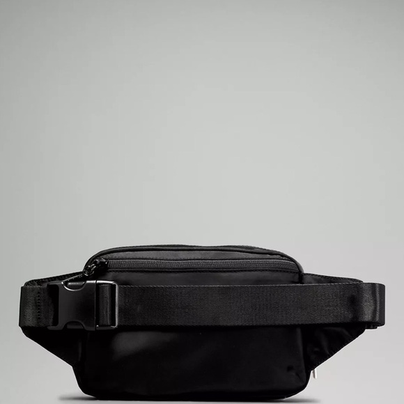 Pre-loved Lululemon Belt Bag 1L Fanny Pack Waist Bag Black. - Picture 2 of 3
